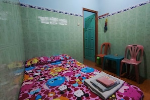 Laptop workspace, free WiFi, bed sheets - Hotel O Pondok Wisata Kurniawan 2NearWonogondang Camp ( Bumi Perkemahan Wonogondang ) (Pleret)