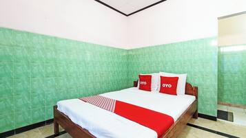 Deluxe Double Room | Laptop workspace, free WiFi, bed sheets