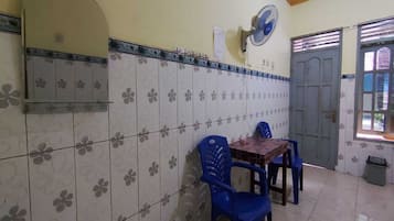 Deluxe Double Room | Laptop workspace, free WiFi, bed sheets