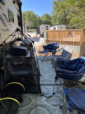 Property grounds - Cozy camper in Clemson Hills.  5 minutes from Clemson University.  Pet friendly! (Seneca)