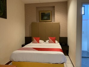 Chambre Double Standard | Espace de travail pour ordinateur portable, Wi-Fi gratuit, draps fournis