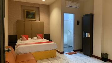 Standard Double Room | Laptop workspace, free WiFi, bed sheets