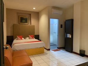 Habitació doble estàndard | Espai de treball apte per a portàtils, wifi gratuïta i roba de llit