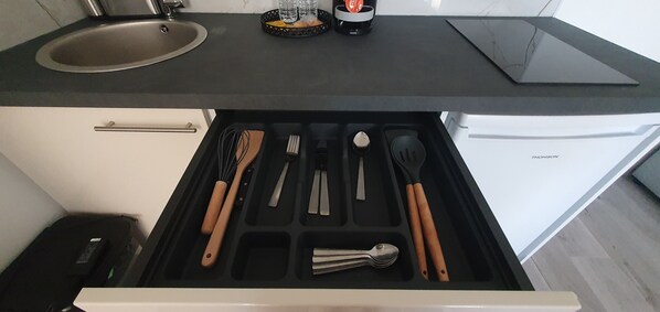 Fridge, microwave, stovetop, coffee/tea maker - Studio Grand Confort à Houilles (HOUILLES)