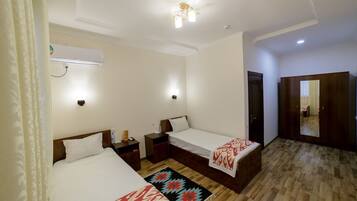 Standard Twin Room | Iron/ironing board