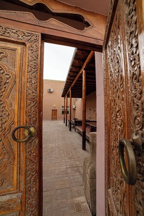 المنشأة من الخارج