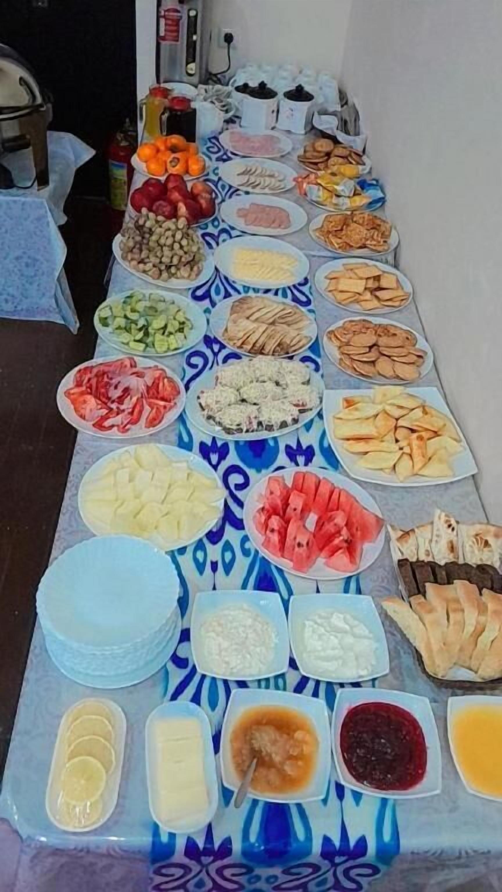 Tägliches Frühstücksbuffet (5 USD pro Person)