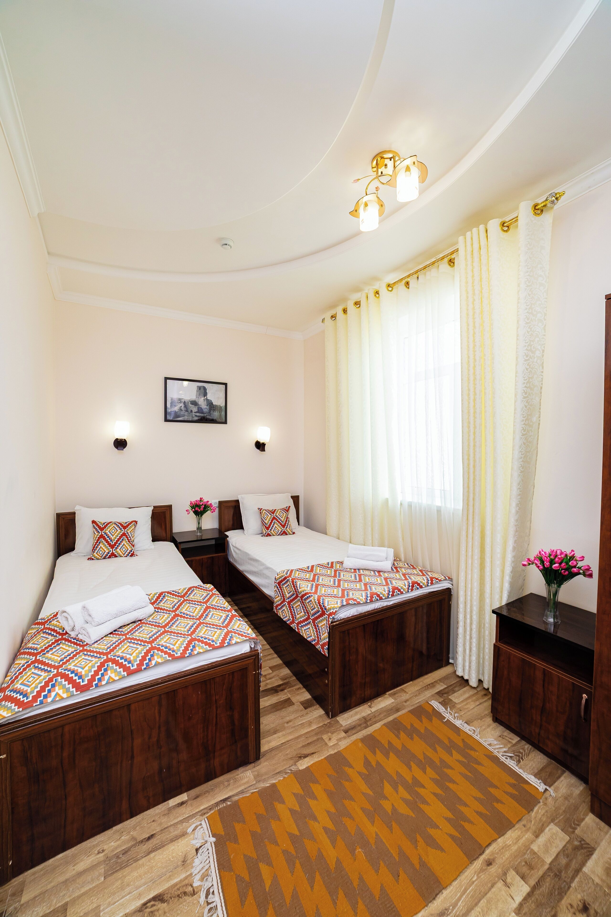 Standard Twin Room | Desk, laptop workspace, soundproofing, iron/ironing board