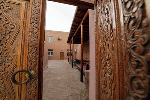 المنشأة من الخارج