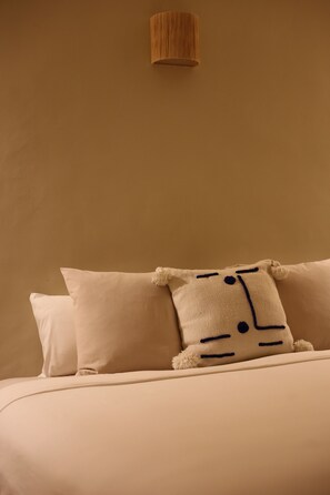 Free WiFi, bed sheets