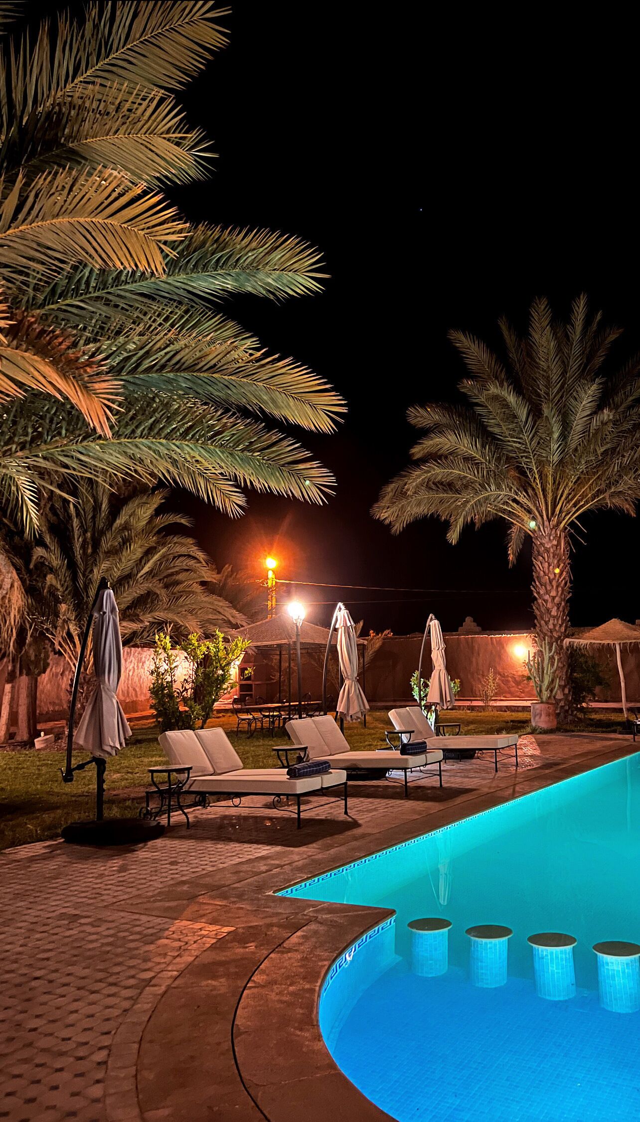 Piscine à débordement