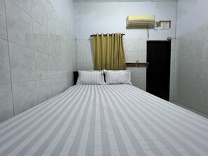 Habitación doble estándar | Escritorio, espacio para trabajar con laptop y wifi gratis 