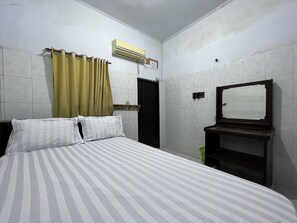 Standard Double Room | Desk, laptop workspace, free WiFi, bed sheets