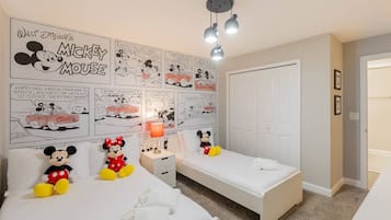 4 makuuhuonetta, silitysrauta/-lauta, vauvan matkasänky, Wi-Fi