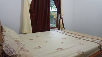 Kamar Double Deluks | Meja kerja, ruang kerja ramah laptop, Wi-Fi gratis, dan seprai linen