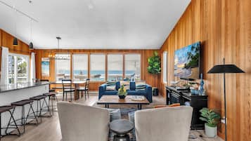 Smart-TV, Kamin, Tischfußball, Tischtennisplatte