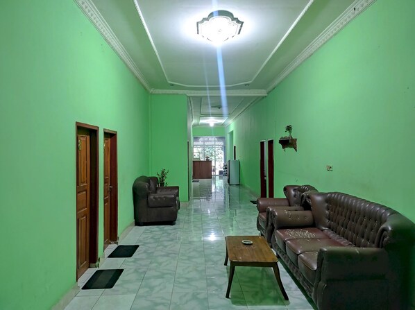 Lobby - OYO 93411 Syariah Hotel Tomborang (Mamuju)