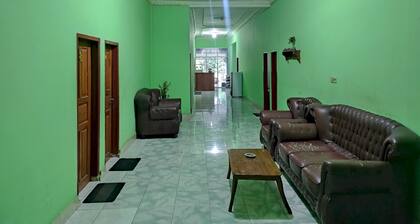 OYO 93411 Syariah Hotel Tomborang