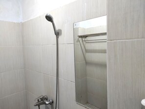 Chambre Standard avec lits jumeaux | Salle de bain