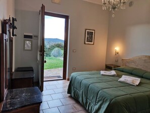 1 bedroom, iron/ironing board, travel cot, WiFi