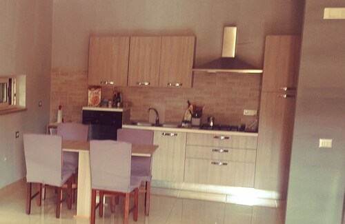 Remodeled family house surrounded by citrus, near several activities.