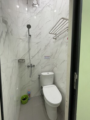 Standard Double Room | Bathroom