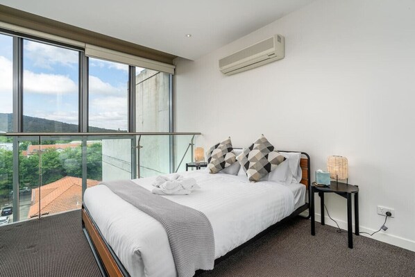 1 bedroom, desk, iron/ironing board, WiFi