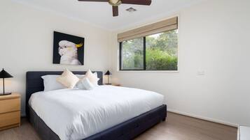 4 bedrooms, desk, iron/ironing board, free WiFi
