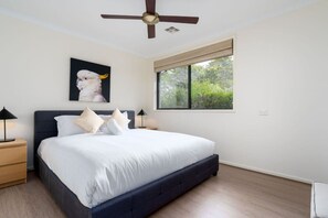 4 chambres, bureau, fer et planche à repasser, Wi-Fi gratuit