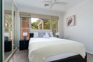 4 bedrooms, desk, iron/ironing board, free WiFi