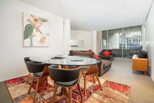 2BR Apartment near Parliament House