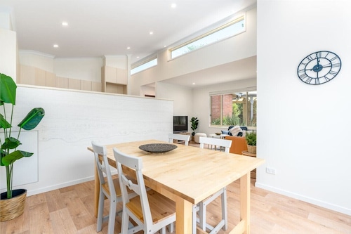 Peaceful 1BR Courtyard Unit in quiet Dickson