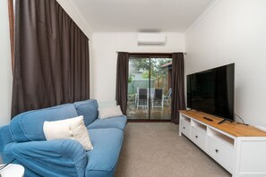 Télévision, cheminée