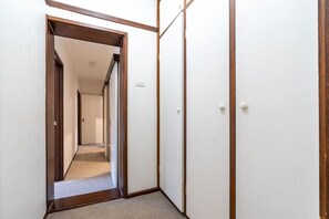 Interior - Beautifully renovated Inner North residence (Ainslie)