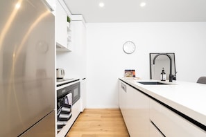 Fridge, microwave, oven, stovetop - Modern 2BR Apartment in the Heart of the City (Canberra)