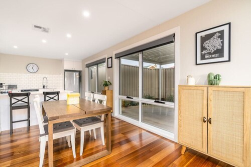 Comfy and Modern House w/ Outdoor Dining & WiFi