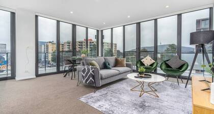 Roomy 2BR/2BA City-Centre Apt
