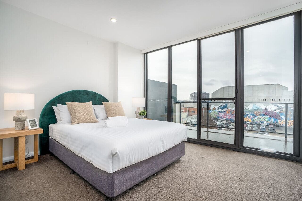 2 habitaciones, escritorio, tabla de planchar con plancha y wifi 