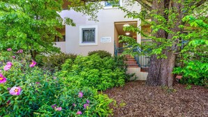 A building with a sign reading "KILLARA" and a staircase leading to an entrance. - 2BR/2BA Apt w/ Dedicated Workspace & Free parking! (Griffith)