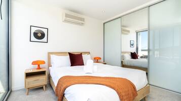 2 dormitorios, escritorio, tabla de planchar con plancha y wifi