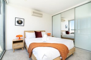 2 bedrooms, desk, iron/ironing board, WiFi