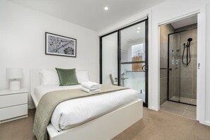 3 chambres, fer et planche à repasser, Wi-Fi, draps fournis