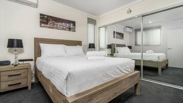 2 bedrooms, desk, iron/ironing board, WiFi