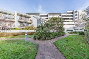 Exterior - Howitt Place Apt minutes to Parliamentary Triangle (Kingston)