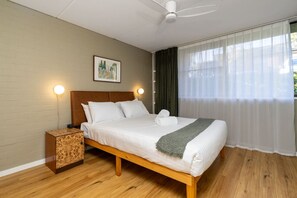 2 bedrooms, desk, iron/ironing board, WiFi