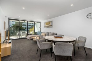 TV, stereo - Modern 2BR APT in Highgate Executive Apartment (Canberra)