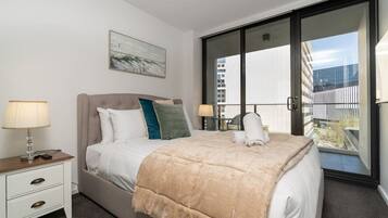 2 bedrooms, iron/ironing board, free WiFi, bed sheets