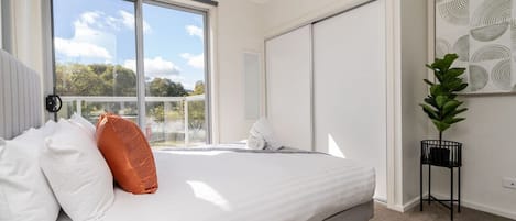 3 室のベッドルーム、アイロン / アイロン台、WiFi、ベッドシーツ