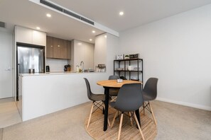 Dining - 2BR apt in Governor Place: 4 mins to Foreshore! (Barton)