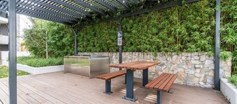 New to VRBO: 2BR apt in Governor Place: 4 mins to Foreshore!